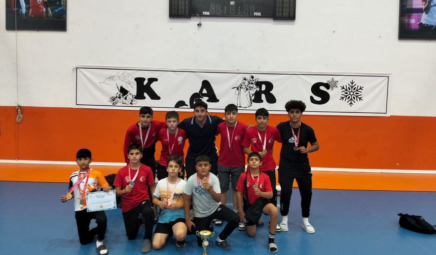 Erzincanlı Güreşçiler Uluslararası Turnuvadan Madalyalarla Döndü