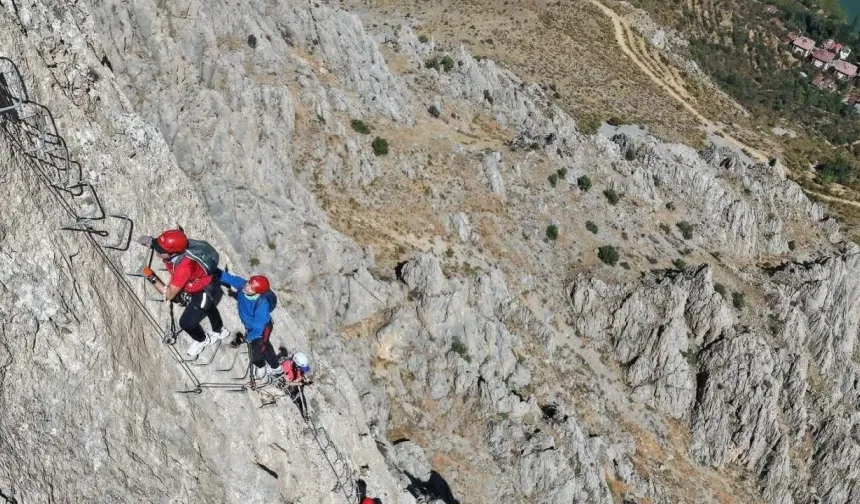 Kemaliye’deki "Via Ferrata" Parkuru Adrenalin Tutkunlarının Rotası Oldu