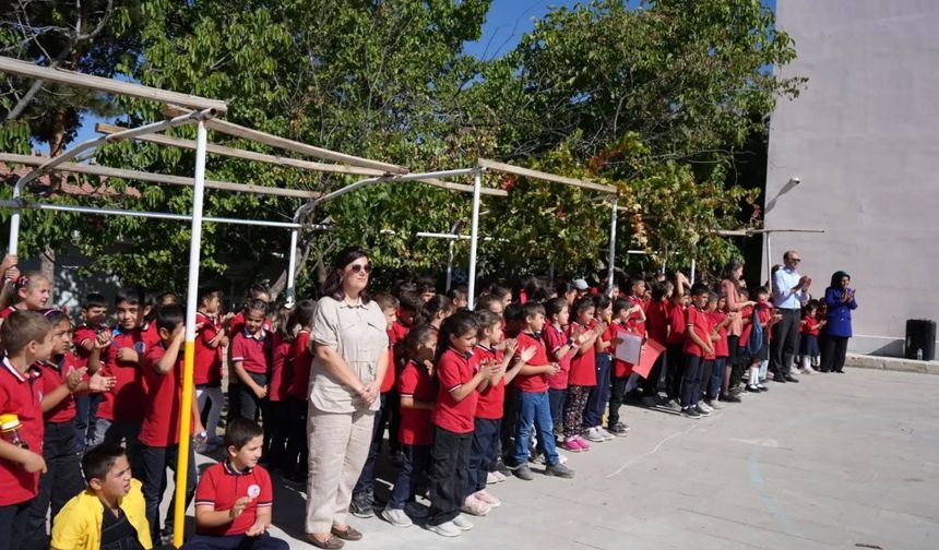 Üzümlü’de İlköğretim Haftası Kutlandı