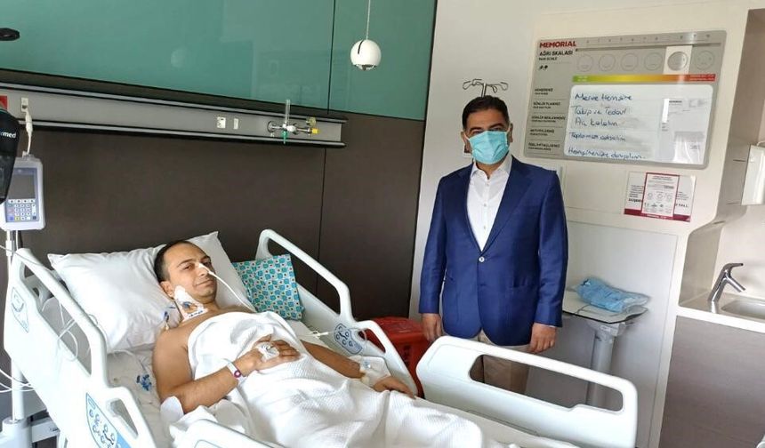 Doktor Oğlu, Profesör Babaya Karaciğerini Verdi