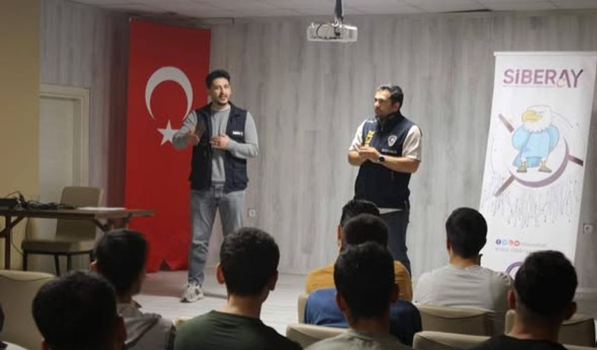 Üniversite Öğrencileri SİBER Suçlara Karşı Bilgilendiriliyor
