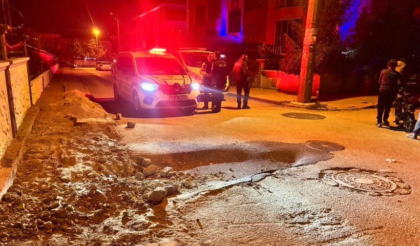 Yeni Asfaltlanan Yolda Göçük Oluştu, Bisiklet Sürücüsü Yaralandı