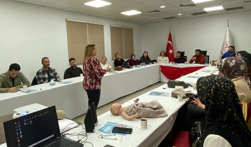 Anne Sütünün Teşviki Kapsamında Aile Hekimlerine Uygulamalı Eğitim