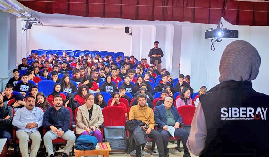 Gençlere Güvenli İnternet ve Suçlardan Korunma Eğitimi