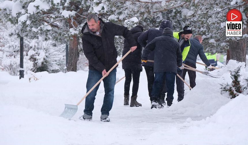 Erzincan Kent Merkezinde Karla Mücadele Çalışmaları Sürüyor