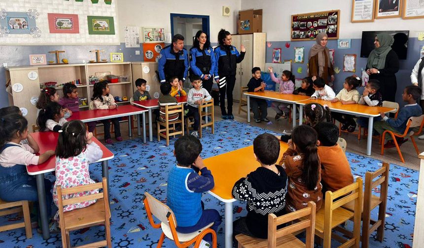 Polislerden Miniklere Trafik ve Güvenlik Dersi
