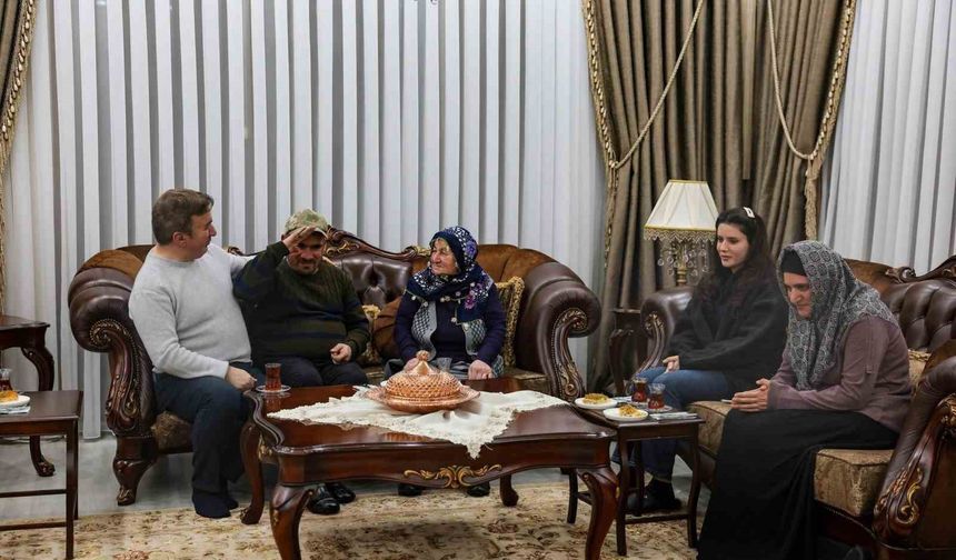 Erzincan'da Hayatını Kardeşlerine Adayan Çilem'in Sessiz Kahramanlığı