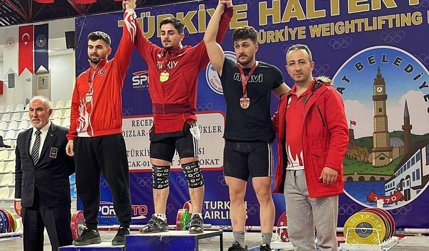 Erzincanlı Halterci Özbay Türkiye Üçüncüsü Oldu