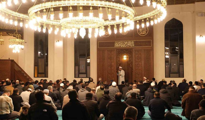 Terzibaba Mezarlığı Külliye Camii'nde Berat Kandili Programı Düzenlendi