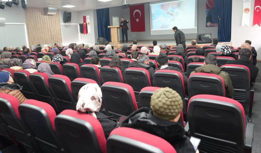 Üzümlü'de Velilere Mesleki Eğitim Tanıtımı Yapıldı