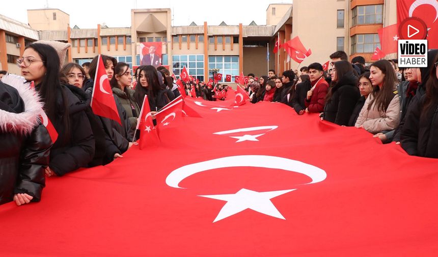 Bayrak Yürüyüşü Yapıldı