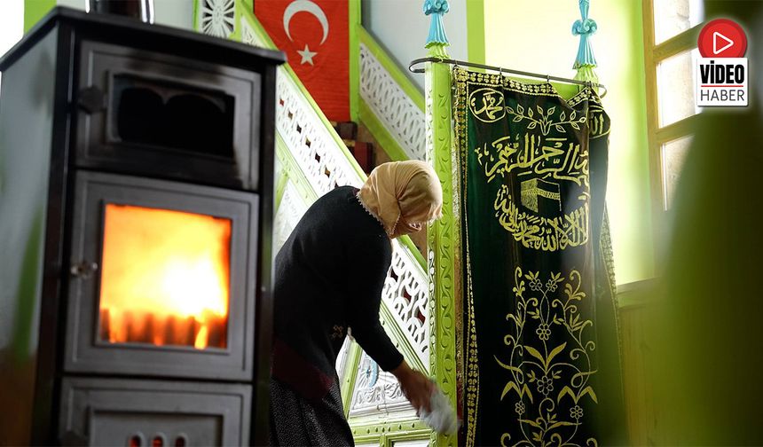 Köy Camisi İmece Usulü Temizlendi