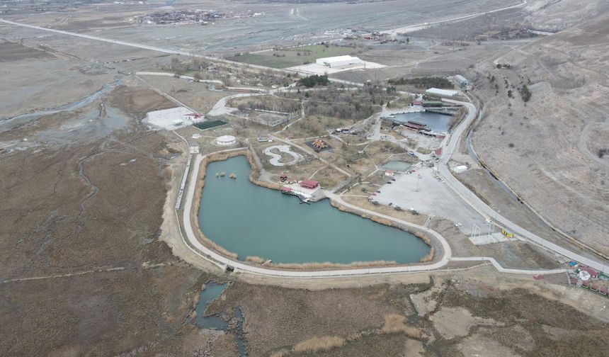 Dünyada Nadir Görülen Doğal Oluşum: 5 Ayrı Su Aynı Noktadan Çıkıyor