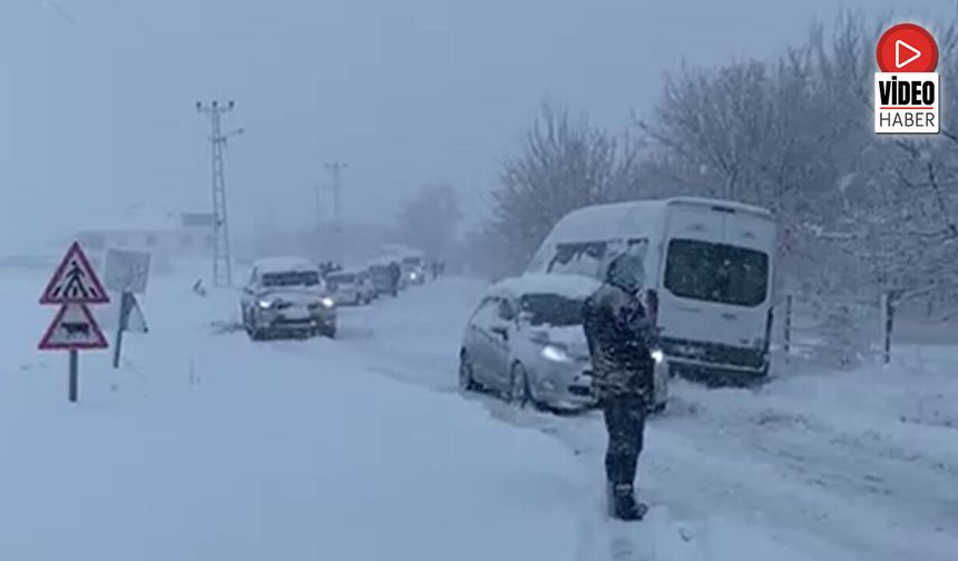 Gümüştarla Yolunda Araçlar Mahsur Kaldı