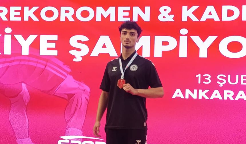 Erzincanlı Güreşçi Ahmet Bilal Akbaş Türkiye Üçüncüsü Oldu