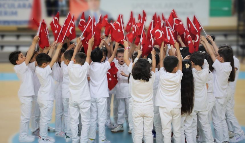 Erzincan’da İkinci Dönem Bayrak Sevgisiyle Başladı