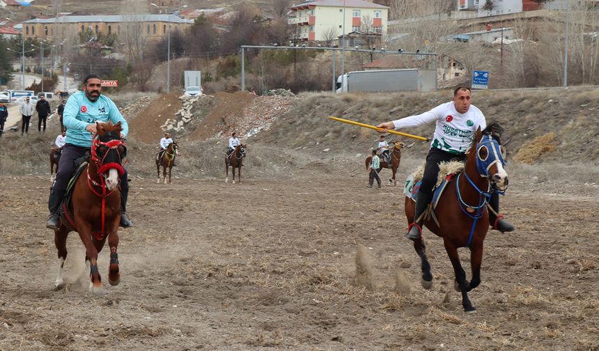 Tercan'ın Kurtuluşunun 108. Yılında Cirit Heyecanı