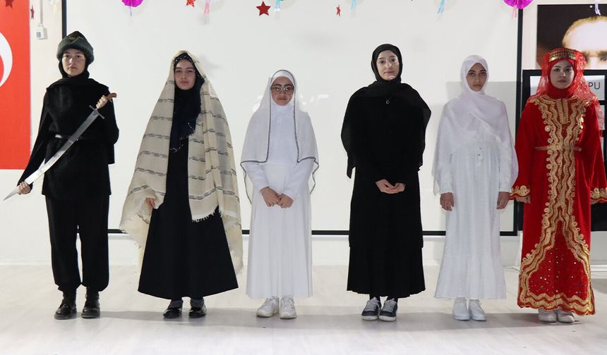 Öğrencilerden 8 Mart’a Özel Program