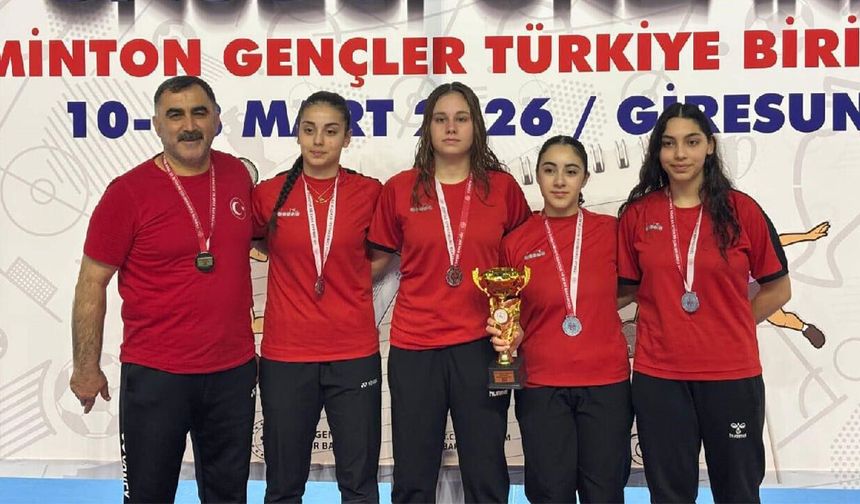 Erzincan Anadolu Lisesi Badmintonda Türkiye İkincisi Oldu