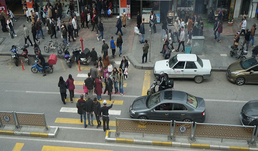 Erzincan'da Çarşı Ve Pazarda Bayram Yoğunluğu Yaşanıyor