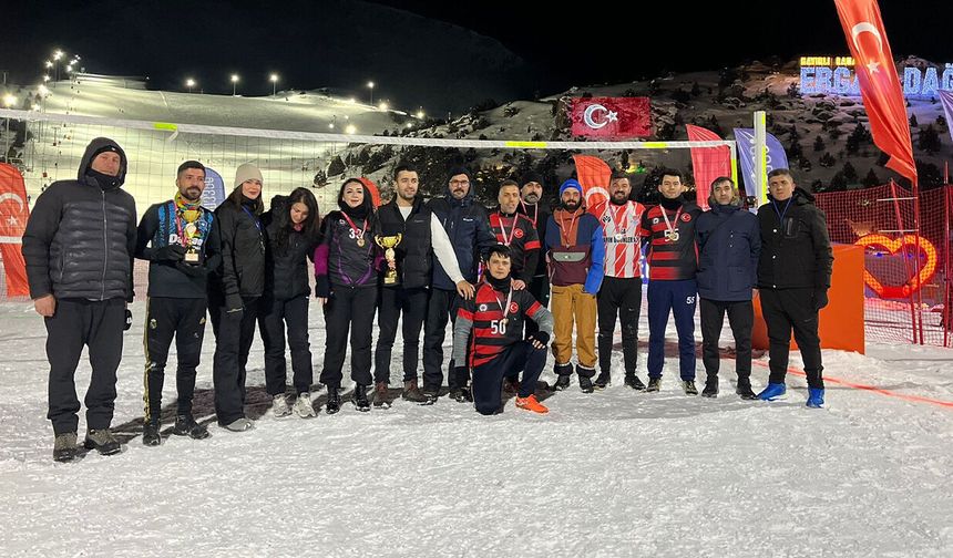 Ergan Dağı’nda Kar Voleybolu Heyecanı Sona Erdi