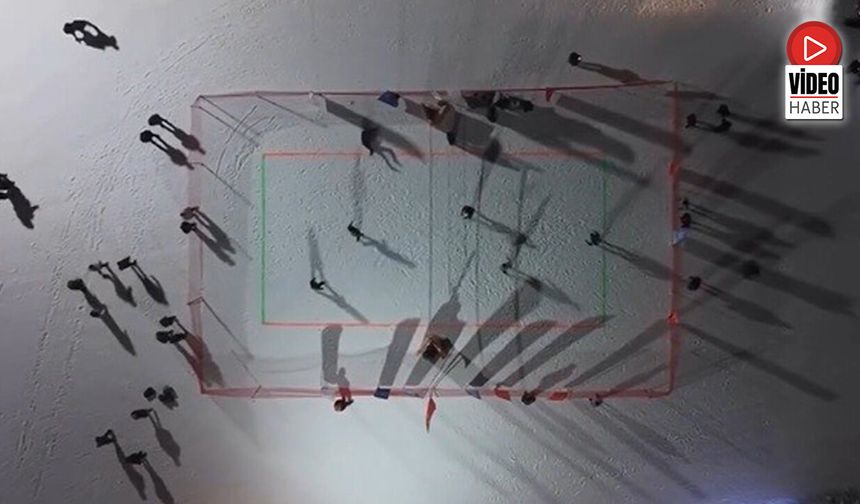 Ergan Dağı'nda Kurumlar Arası Kar Voleybolu Heyecanı