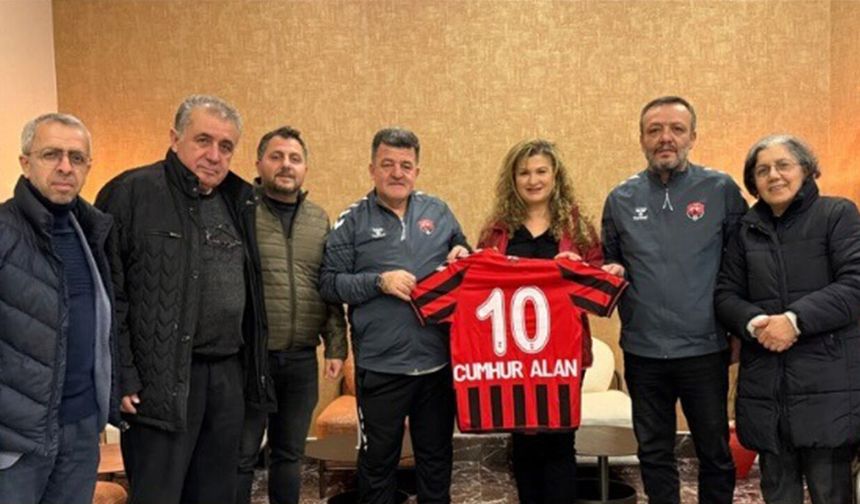 İzmir’de Duygusal Buluşma: Cumhur Alan Rahmetle Anıldı