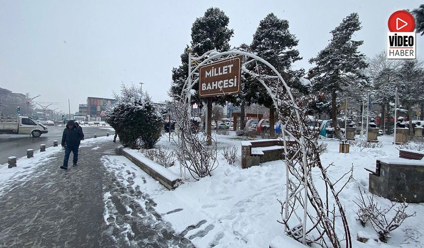 Mart Kapıdan Baktırdı…