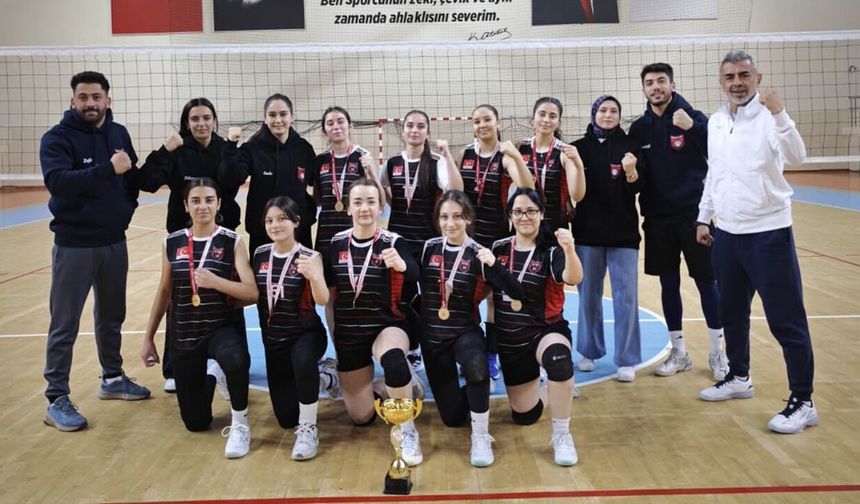 Yıldız Kızlarda Şampiyon Vefa Spor