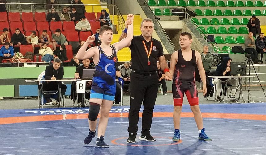 Erzincanlı Güreşçilerden Gururlandıran Performans