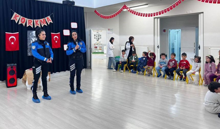 Polislerden Öğrencilere Güvenlik Eğitimi