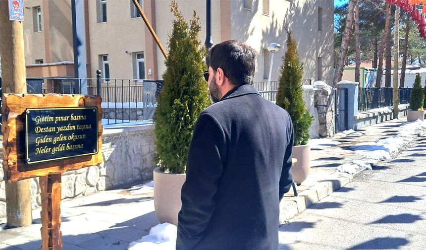 Erzincan'ın Şemsiyeli Sokağı Manilerle Renklendi