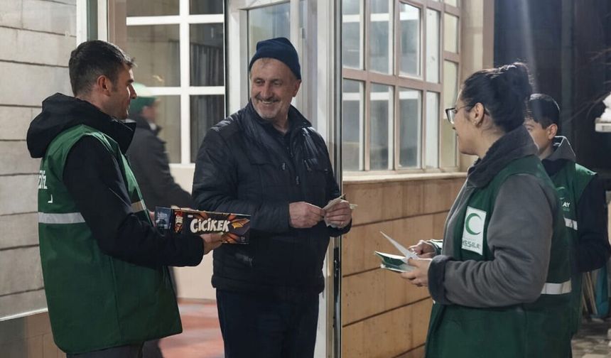 Yeşilay Haftası’nda Vatandaşlara İkram ve Bilgilendirme