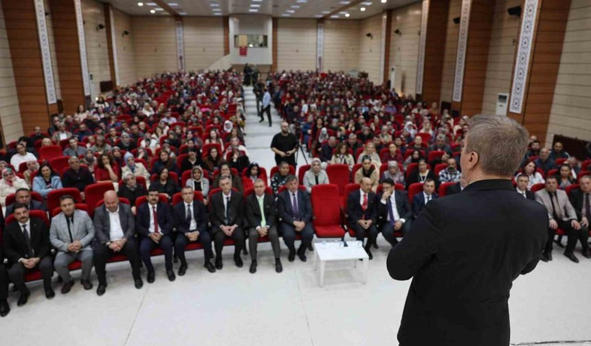 Eğitimde Aile ve Okul İş Birliği Vurgulandı