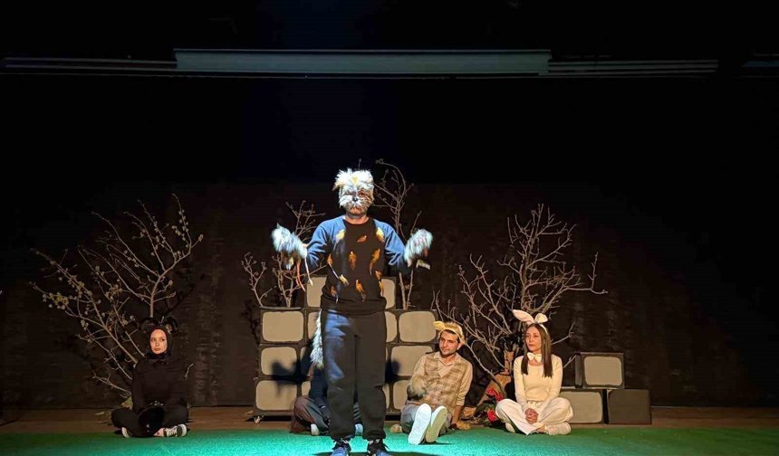 Erzincan'da Çocuklara Özel Tiyatro Gösterisi Sahnelendi