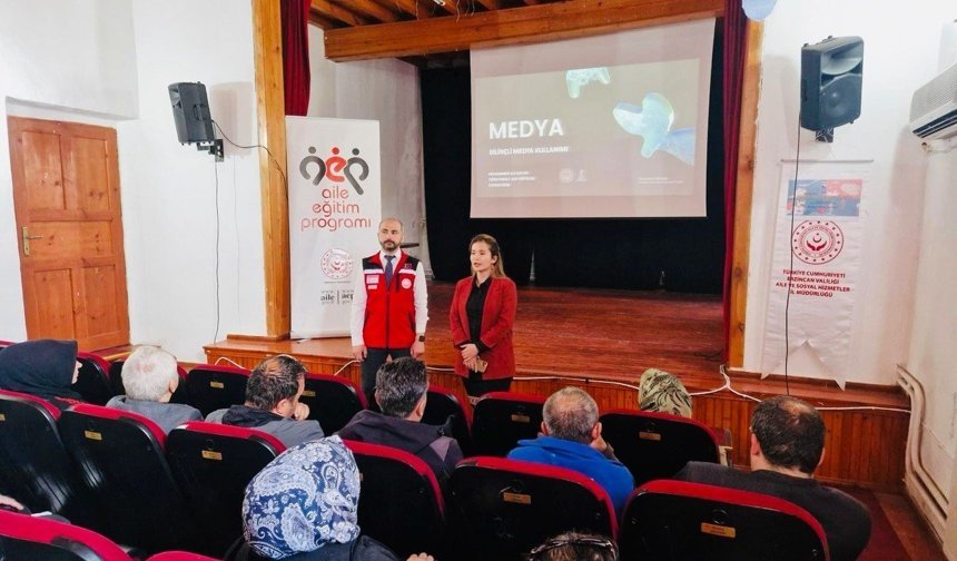 Kemaliye'de Velilere 'Bilinçli Medya Kullanımı' Eğitimi