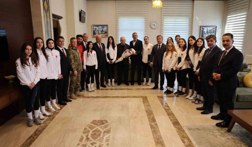 Yıldırım'dan Türkiye Şampiyonası'na Katılacak Voleybolculara Tebrik