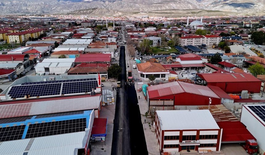 Erzincan’da Dede Korkut Caddesi Baştan Sona Yenileniyor