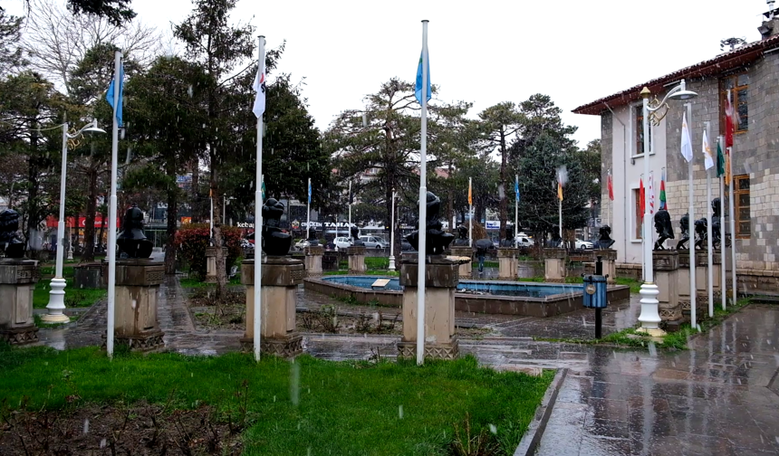 Bahar Gününde Kar Yağışı Şaşkınlık Yarattı