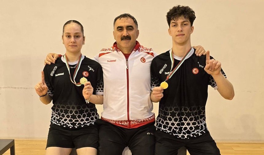 Erzincanlı Genç Badmintoncular Avrupa'da 3 Madalya Kazandı