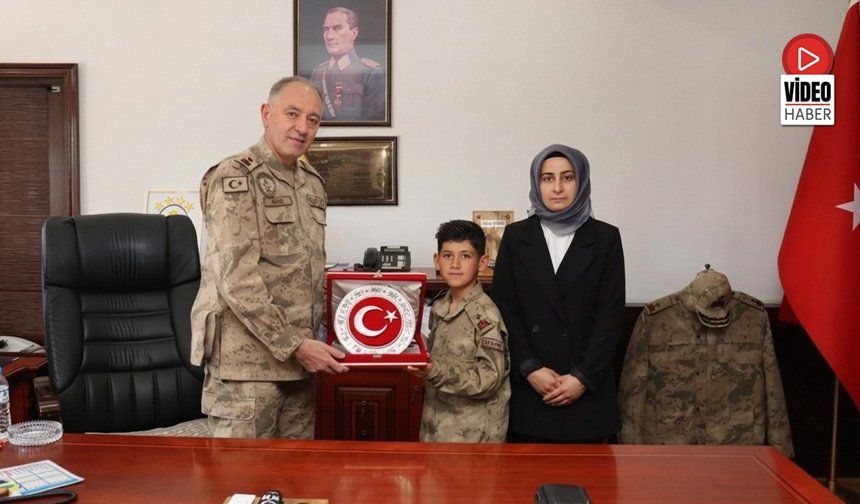 Asker Disipliniyle Okuduğu Mesaj İlgi Odağı Oldu