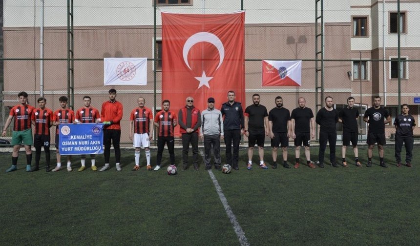 Kemaliye'de Polis Haftası'nda Dostluk Maçı Düzenlendi