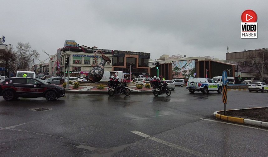 Erzincan Caddelerinde Görkemli Polis Korteji