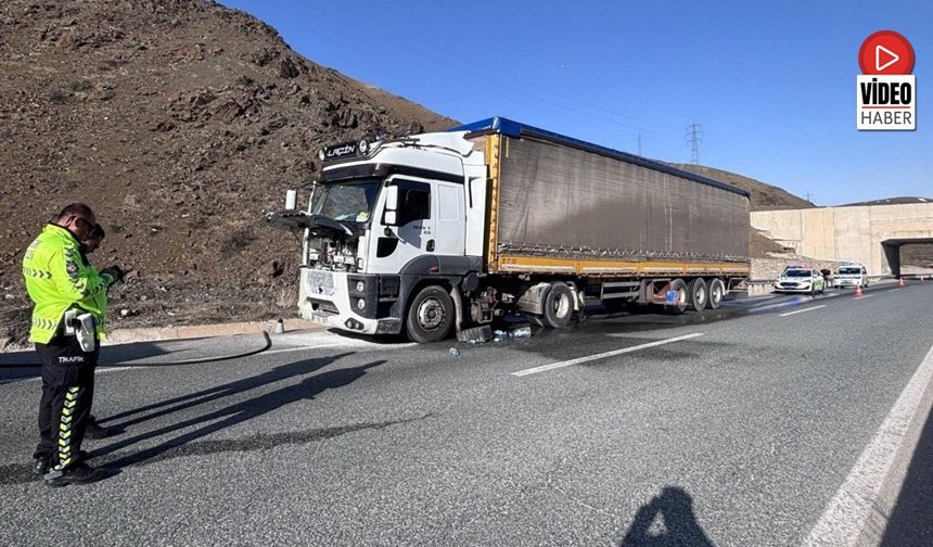Seyir Halindeki Tırda Çıkan Yangın Söndürüldü