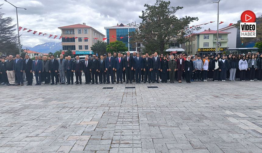Erzincan’da 19 Mayıs Kutlamaları Çelenk Sunma Töreniyle Başladı