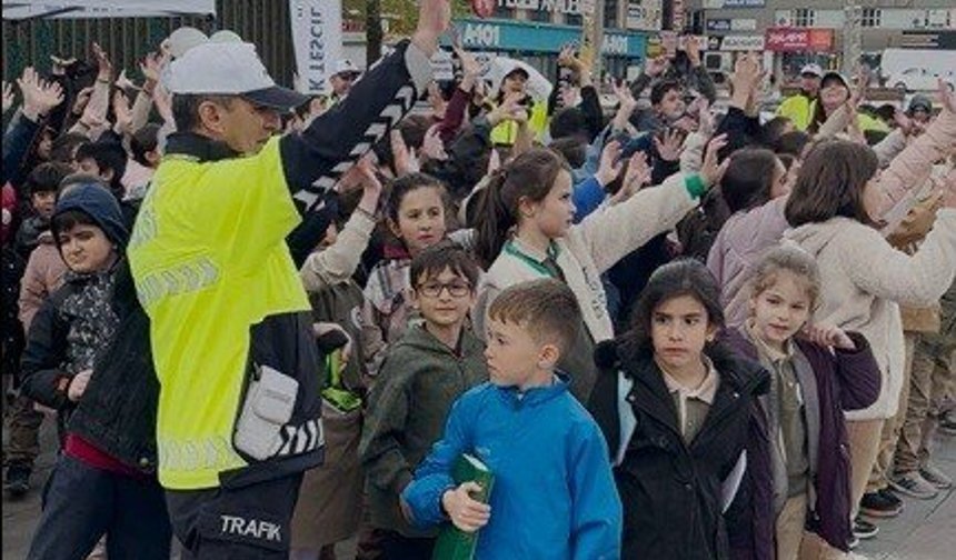 Erzincan'da Trafik Kuralları Uygulamalı Anlatıldı