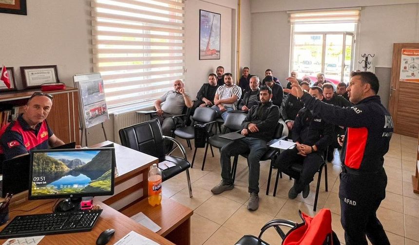 İtfaiye Personeline Yönelik Eğitimler Sürüyor