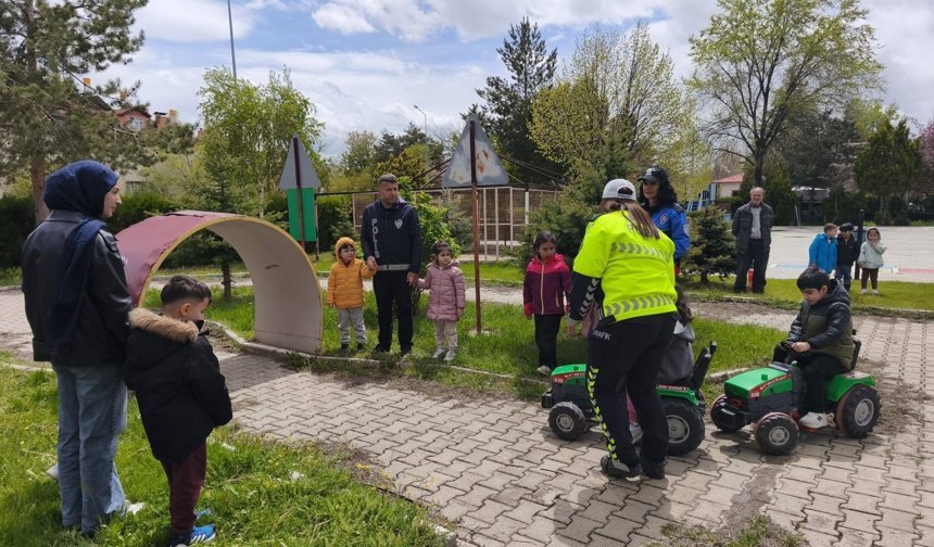 Bahçelievler Anaokulu Öğrencilerine Trafik Bilinci Eğitimi