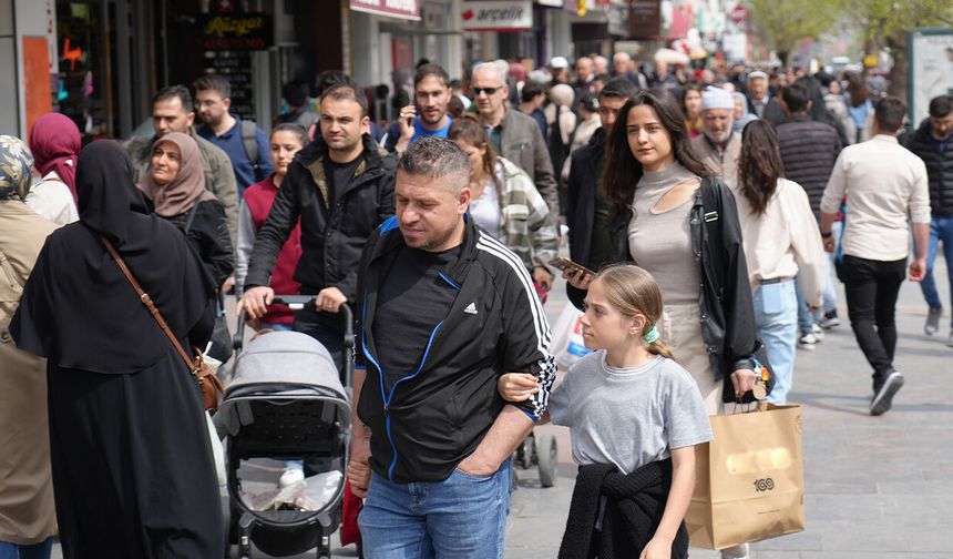 Erzincan'da Bayram Alışverişi Yoğunluğu Yaşanıyor