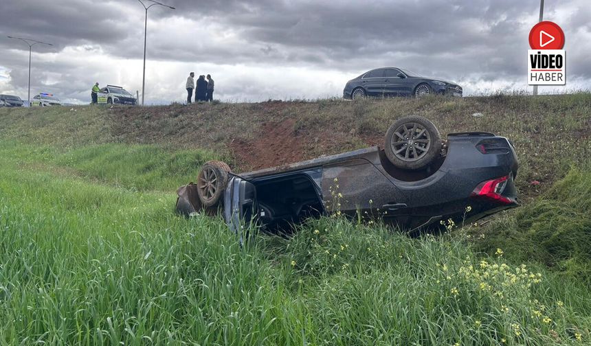 Erzincan'da Şarampole Devrilen Otomobildeki 4 Kişi Yaralandı